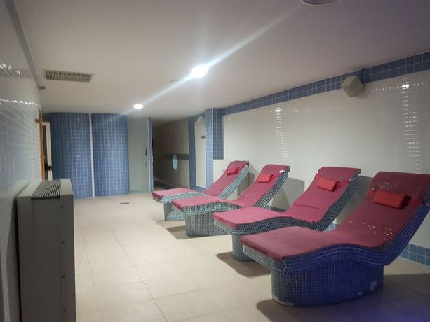 Imagen de la piscina del Hotel Almedina Spa. Foto 19