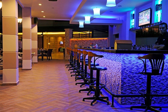 Imagen del bar/restaurante del Hotel Almera Park Apart. Foto 3