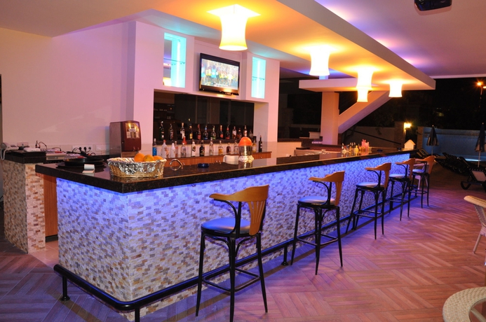 Imagen del bar/restaurante del Hotel Almera Park Apart. Foto 4