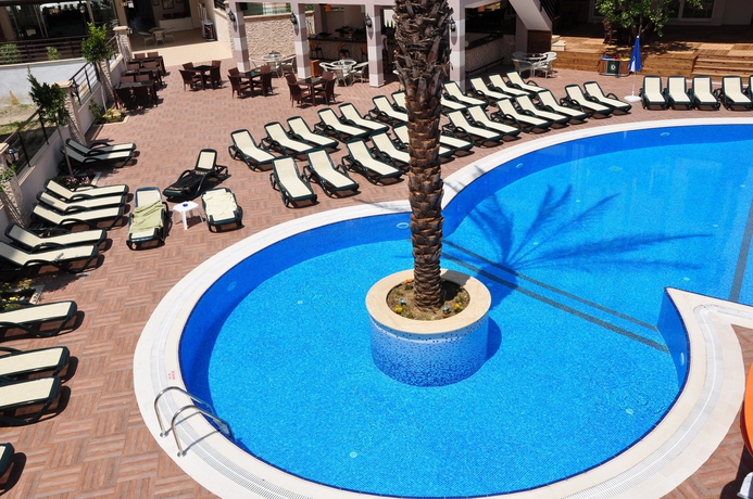Imagen de la piscina del Hotel Almera Park Apart. Foto 16
