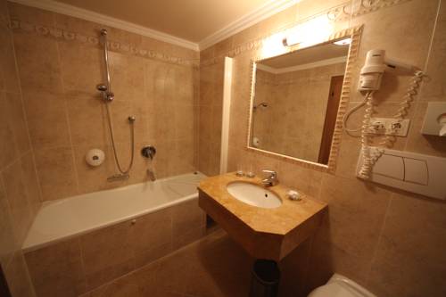 Imagen de la habitación del Hotel Almhof, NEUSTIFT IM STUBAITAL . Foto 4