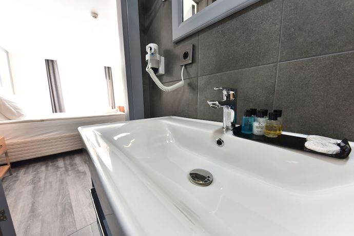 Imagen de la habitación del Hotel Almina Inn. Foto 12