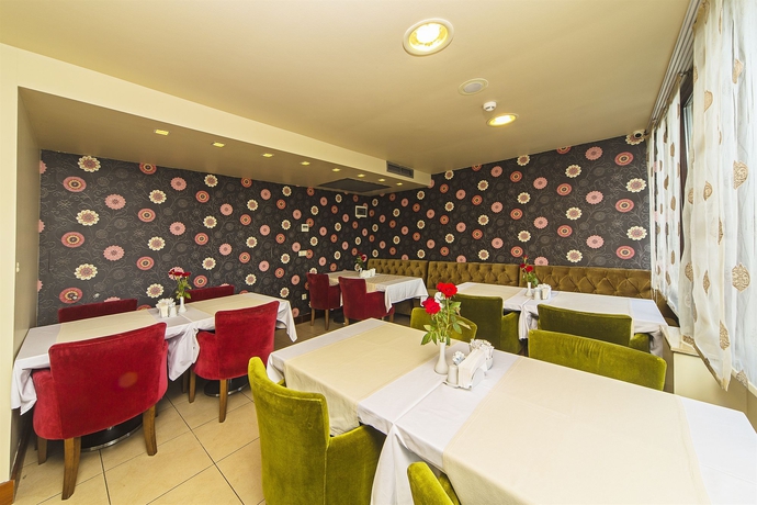 Imagen del bar/restaurante del Hotel Almina - Special Class. Foto 2