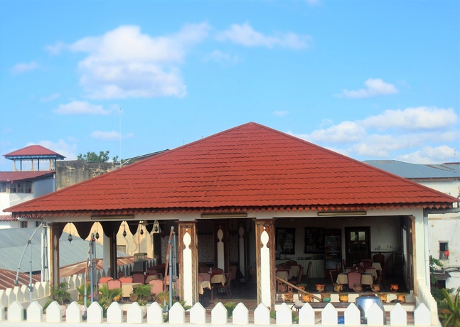 Imagen de los exteriores del Hotel Al-minar. Foto 15