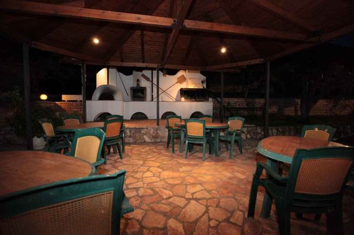 Imagen del bar/restaurante del Hotel Almini Apartments. Foto 3