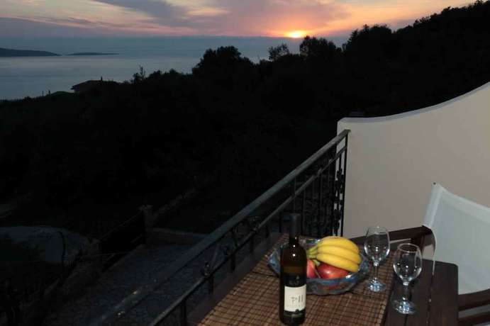 Imagen del bar/restaurante del Hotel Almini Apartments. Foto 5