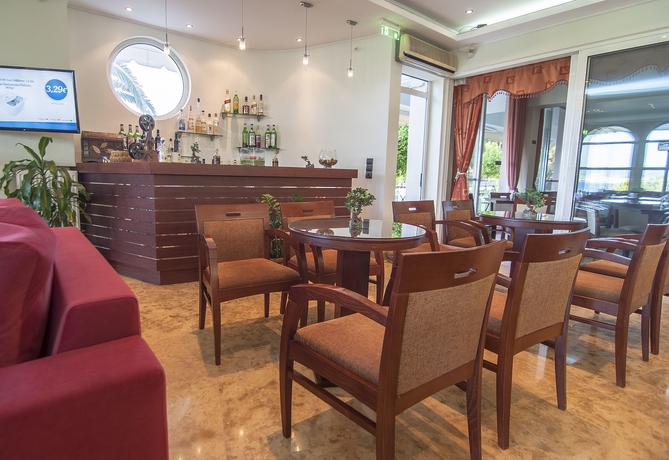 Imagen de los interiores del Hotel Almira Mare. Foto 14