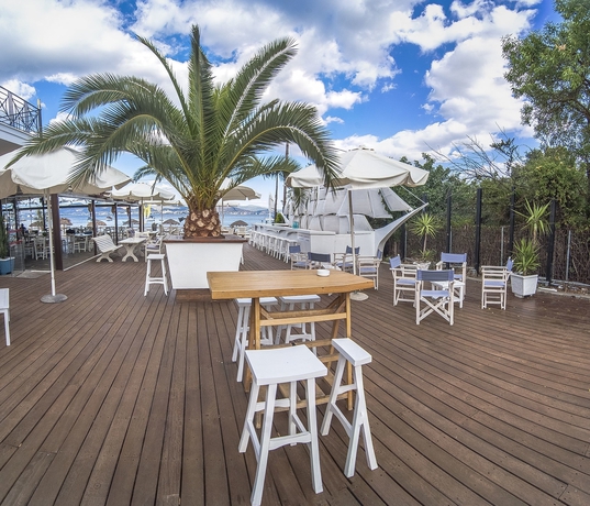 Imagen del bar/restaurante del Hotel Almira Mare. Foto 6