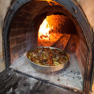 Imagen del bar/restaurante del Hotel Almira, Mostar. Foto 6