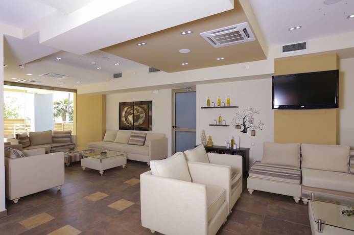 Imagen del bar/restaurante del Hotel Almira, Pineios. Foto 2