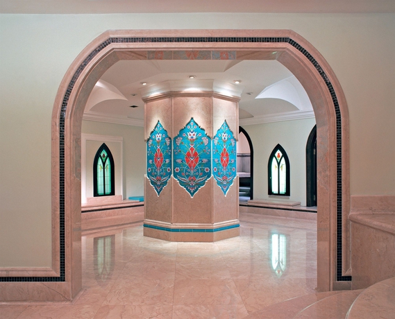 Imagen de la piscina del Hotel Almira Thermal Spa and Convention Center. Foto 15