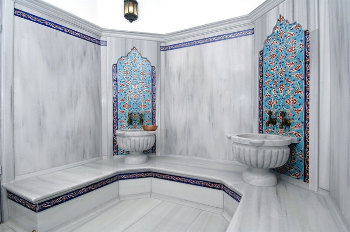 Imagen de los interiores del Hotel Almira Thermal Spa and Convention Center. Foto 12