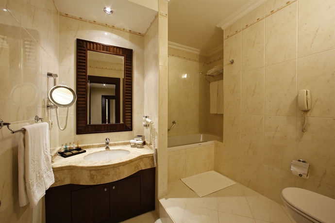 Imagen de la habitación del Hotel Almira Thermal Spa and Convention Center. Foto 8