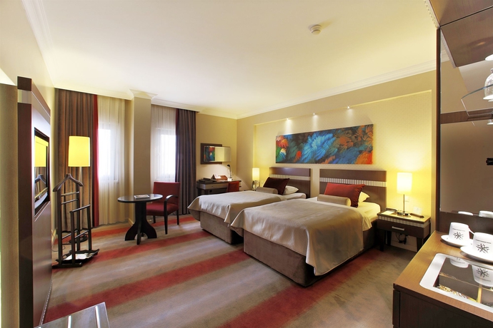 Imagen de la habitación del Hotel Almira Thermal Spa and Convention Center. Foto 9