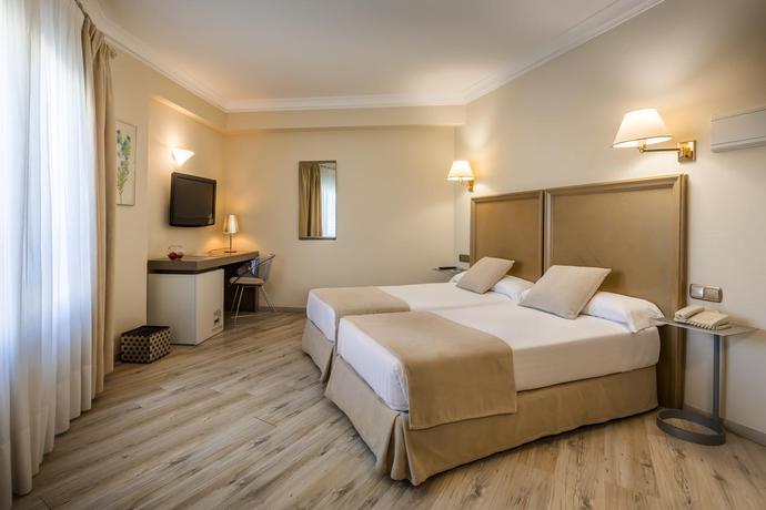 Imagen de la habitación del Hotel Almirante Bonifaz. Foto 4