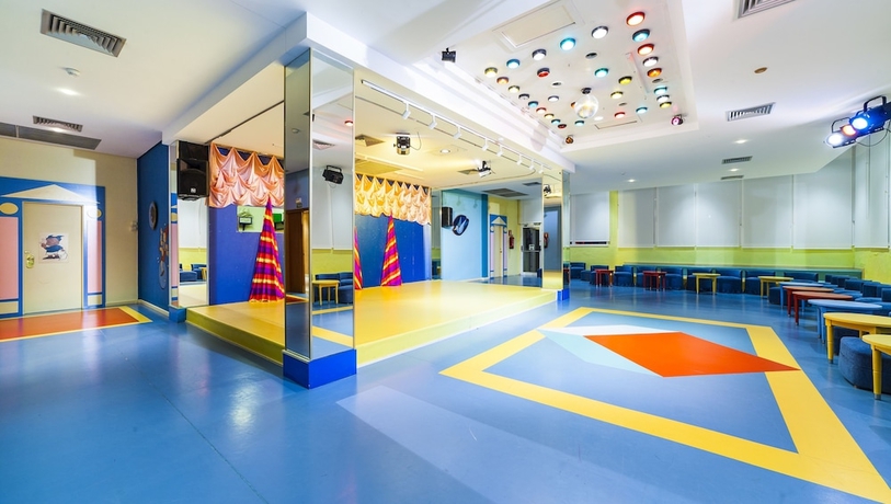 Imagen de los interiores del Hotel Almirante Farragut. Foto 15