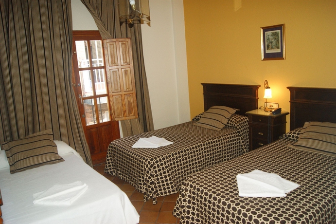 Imagen de la habitación del Hotel Almona. Foto 4