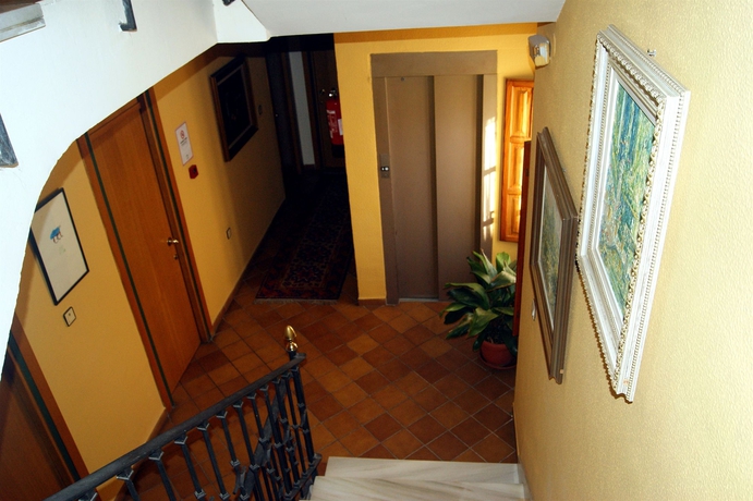 Imagen de los interiores del Hotel Almona. Foto 13