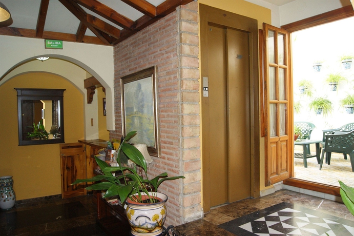 Imagen de los interiores del Hotel Almona. Foto 14