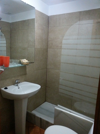 Imagen de la habitación del Hotel Almona. Foto 10