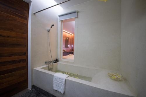 Imagen de la habitación del Hotel Almond Bassac. Foto 9