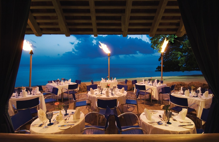 Imagen del bar/restaurante del Hotel Almond Beach Resort All- Inclusive. Foto 4