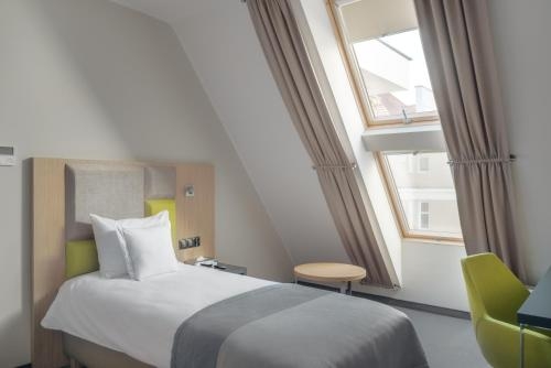 Imagen de la habitación del Hotel Almond Business and Spa. Foto 9