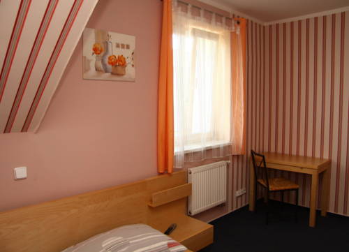 Imagen de la habitación del Hotel Almond. Foto 6