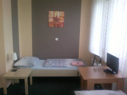 Imagen de la habitación del Hotel Almond. Foto 10