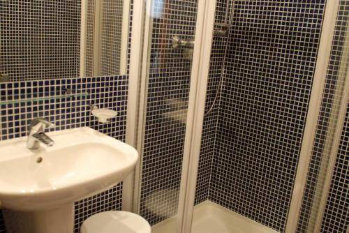 Imagen de la habitación del Hotel Almond. Foto 11