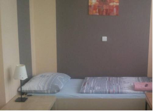 Imagen de la habitación del Hotel Almond. Foto 13