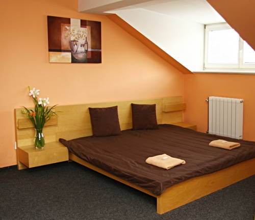 Imagen de la habitación del Hotel Almond. Foto 14