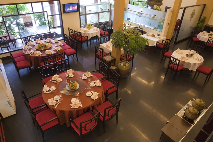 Imagen del bar/restaurante del Hotel Almond Sothearos. Foto 3