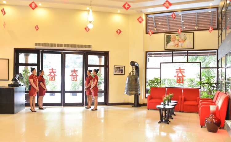 Imagen del bar/restaurante del Hotel Almond Sothearos. Foto 7