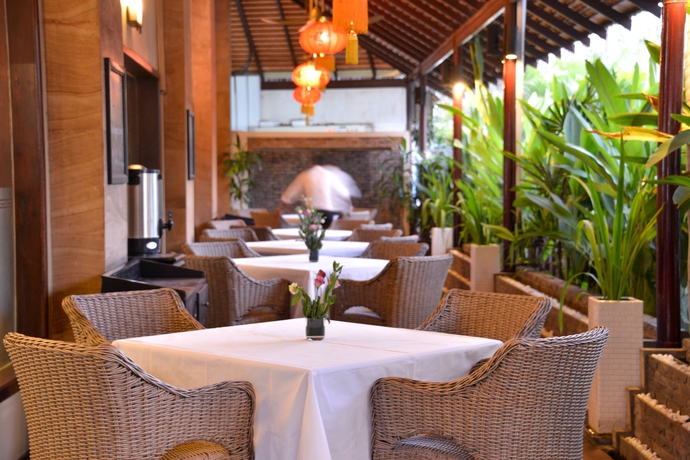 Imagen del bar/restaurante del Hotel Almond Sothearos. Foto 10