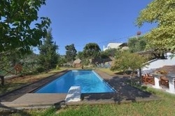 Imagen de la piscina del Hotel Almond Tree Houses. Foto 9