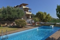 Imagen de la piscina del Hotel Almond Tree Houses. Foto 10