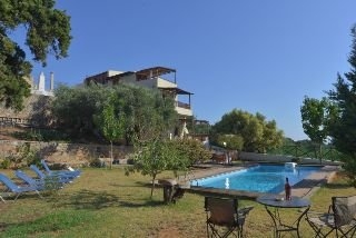 Imagen de la piscina del Hotel Almond Tree Houses. Foto 12