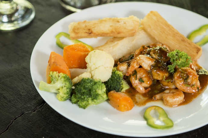 Imagen del bar/restaurante del Hotel Almonds and Corals Jungle Resort. Foto 2