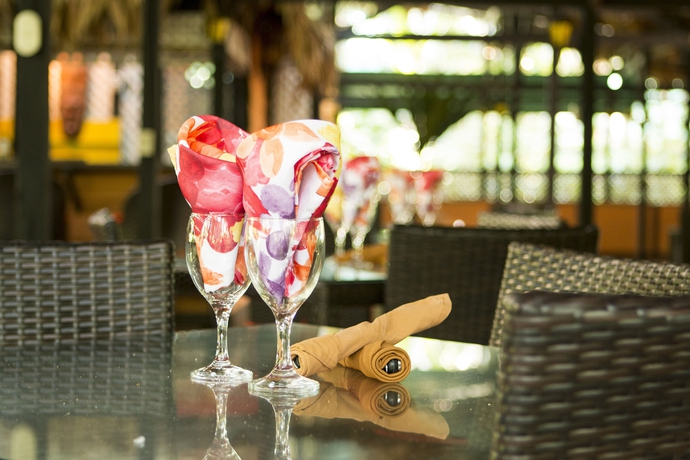 Imagen del bar/restaurante del Hotel Almonds and Corals Jungle Resort. Foto 4