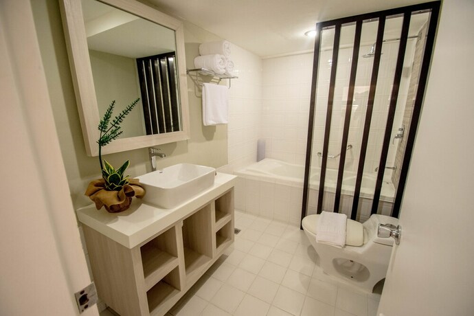 Imagen de la habitación del Hotel Almont City. Foto 22