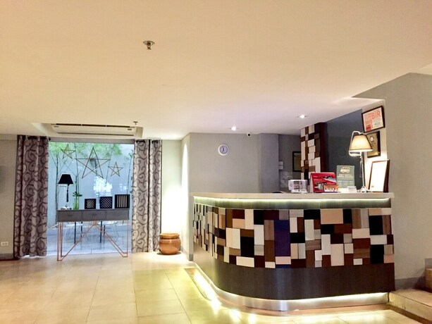 Imagen de los interiores del Hotel Almont City. Foto 27