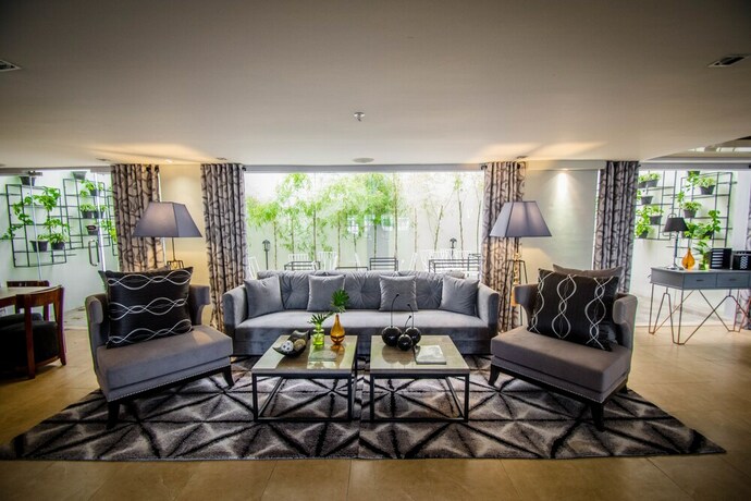 Imagen de los interiores del Hotel Almont City. Foto 28