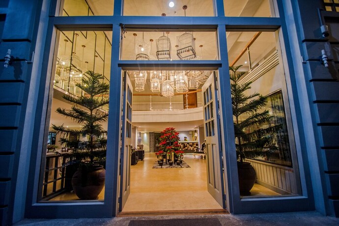 Imagen de los interiores del Hotel Almont City. Foto 29