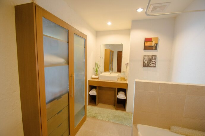 Imagen de la habitación del Hotel Almont Inland Resort. Foto 17