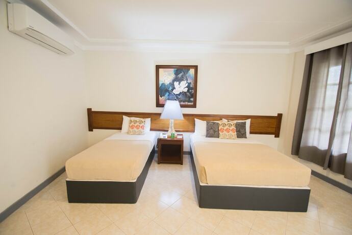 Imagen de la habitación del Hotel Almont Inland Resort. Foto 23