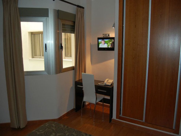 Imagen de la habitación del Hotel Almoradi. Foto 7