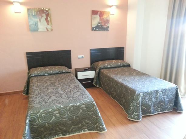 Imagen de la habitación del Hotel Almoradi. Foto 11