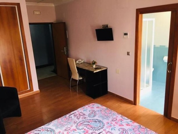 Imagen de la habitación del Hotel Almoradi. Foto 12