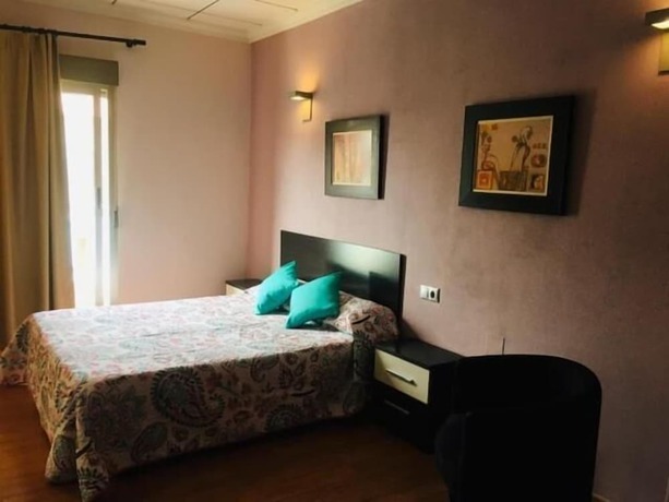 Imagen de la habitación del Hotel Almoradi. Foto 13